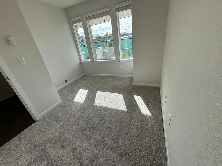 Den/Bonus room