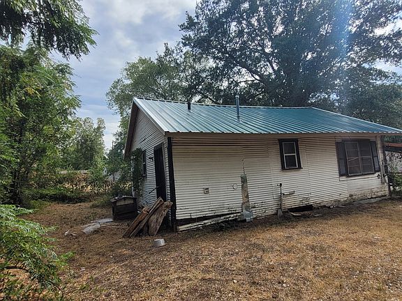 4th image of 1020 8th St NE