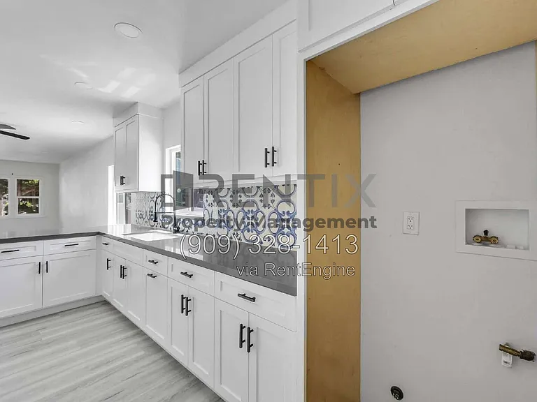 1921 Junipero Ave — Photo 12