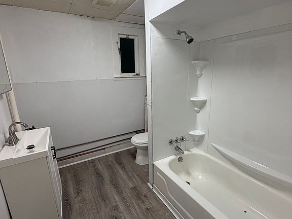 4th image of 409 Honesdale St #2