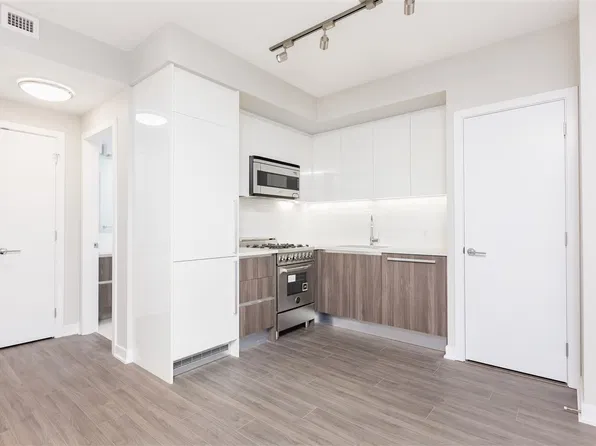 4900 Lennox Ln, Burnaby, BC