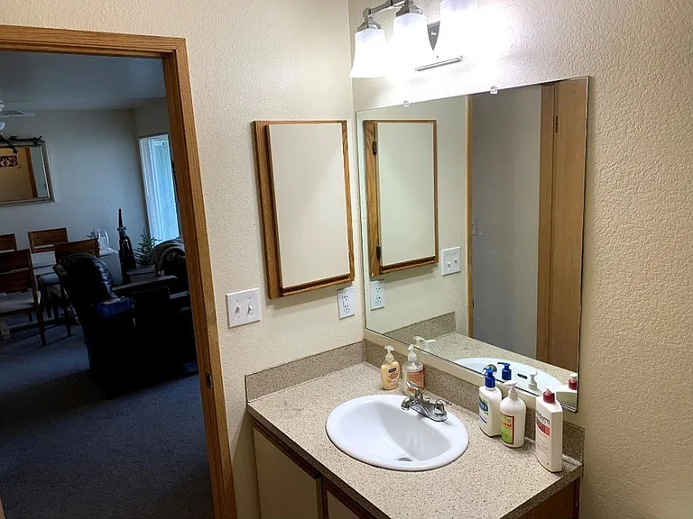 University Court Apartments — Photo 52