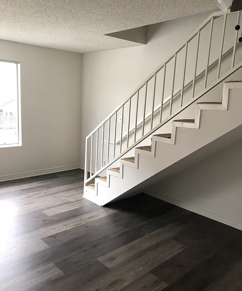 909 Irolo St — Photo 5