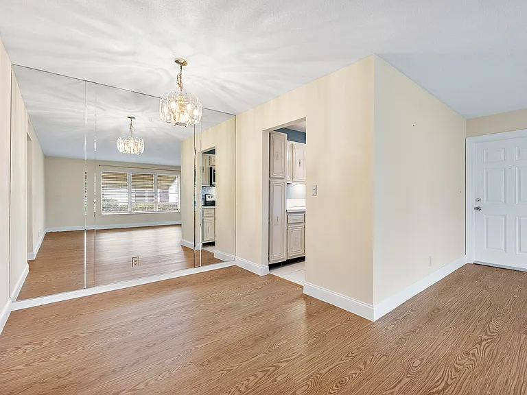 212 High Point Ter W #A — Photo 6