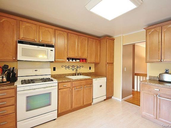 3rd image of 5 Nardiello Dr