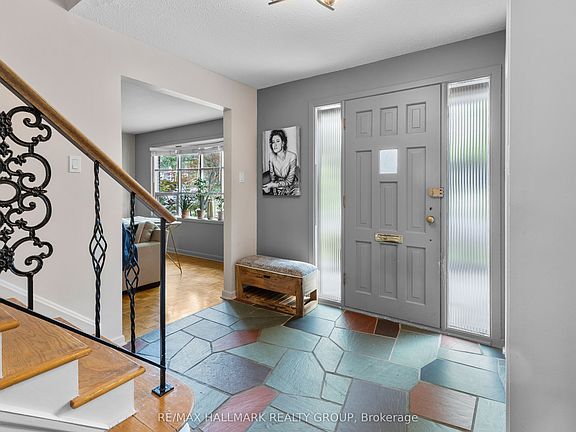 3rd image of 932 Dresden Cres