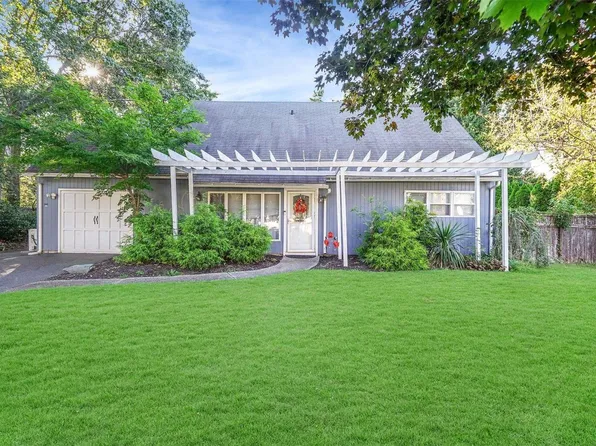 74 Howe Road, Coram, NY 11727