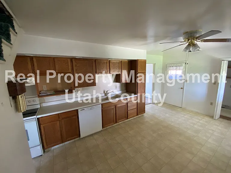 1285 W Utah Ave — Photo 9