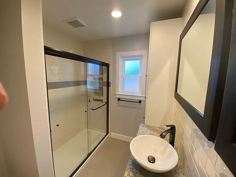 1246 E Hamilton Ave — Photo 13