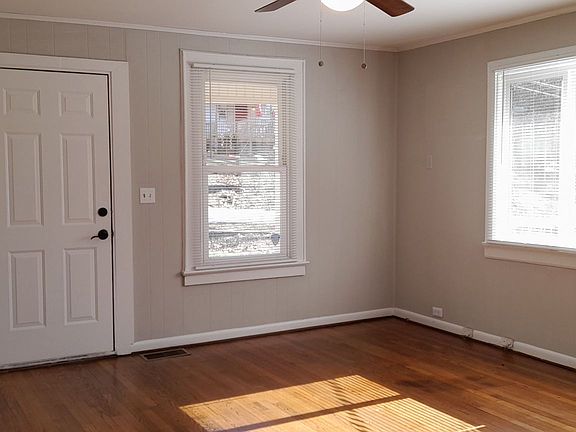 3rd image of 3207 Easton Ave