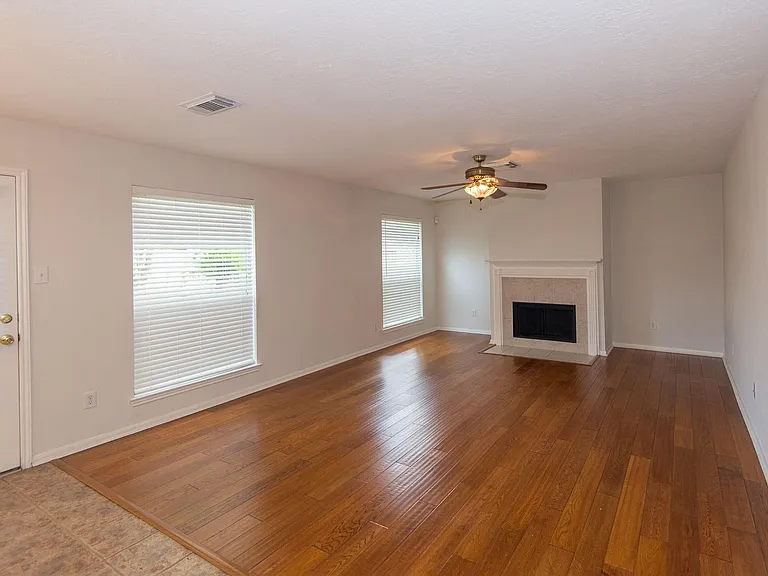 2207 Ames St — Photo 9