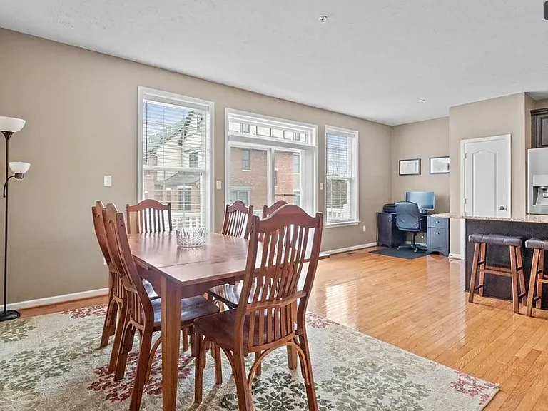 218 Linehan Pl — Photo 6