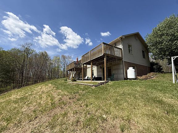 3rd image of 616 Dry Hill Rd