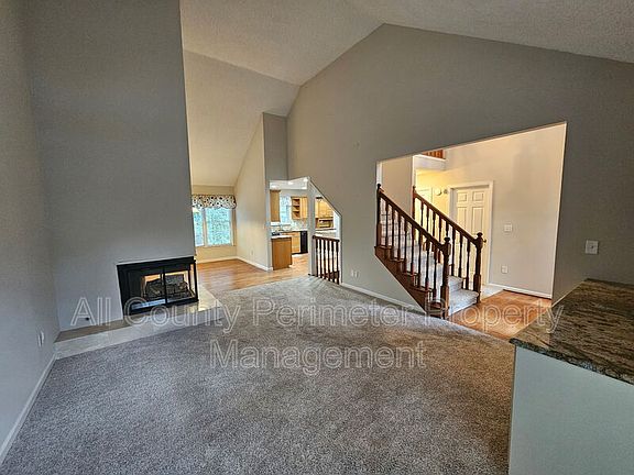 3rd image of 978 W Mill Bnd NW