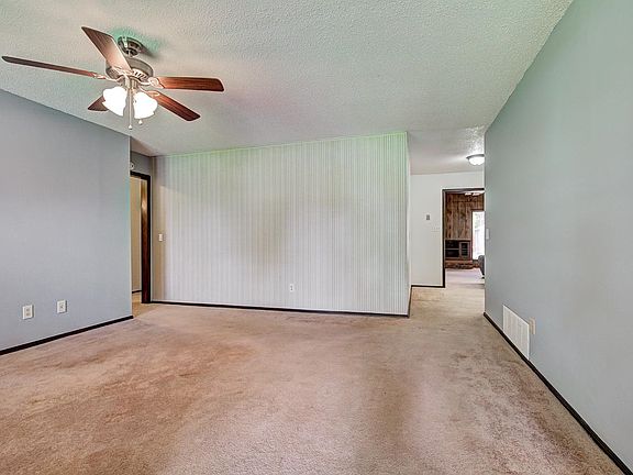 3rd image of 10520 Mitzi Dr