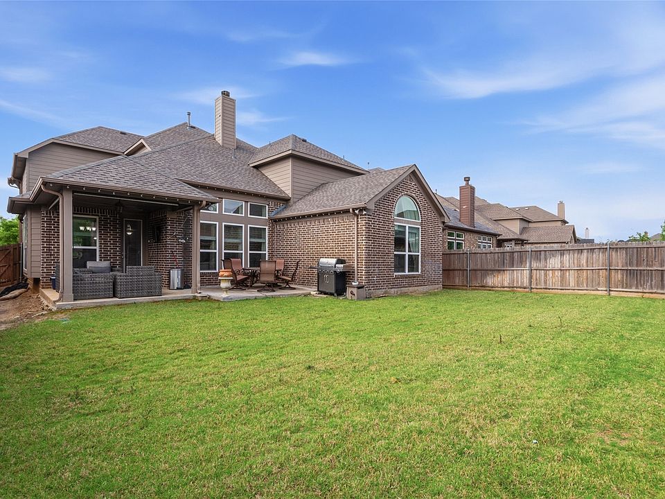 1st image of 2461 Kingsgate Dr