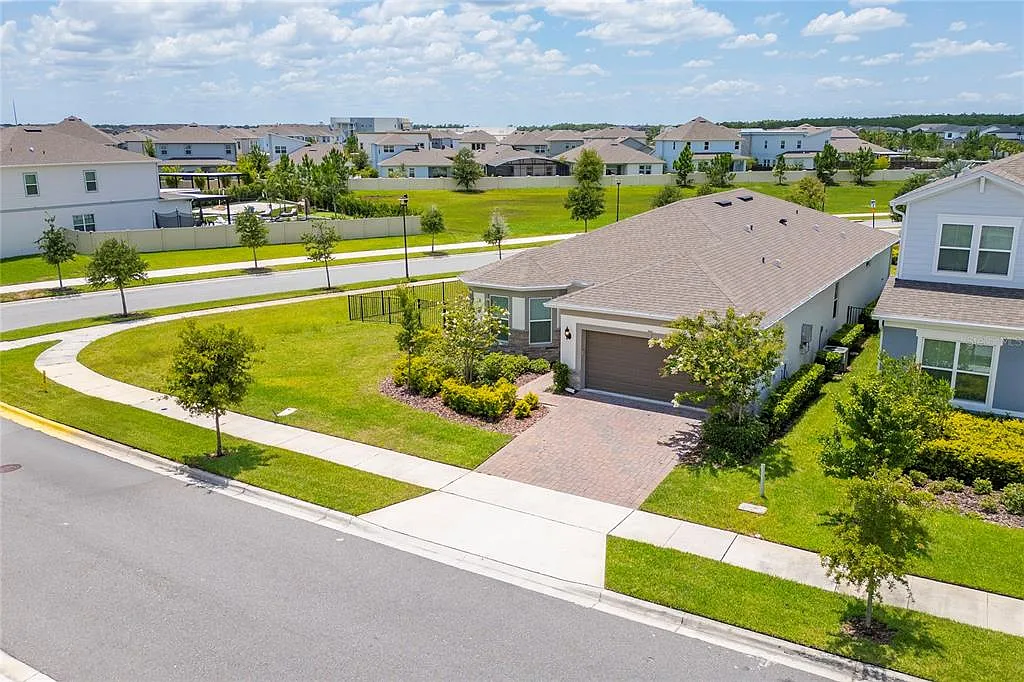 4 bed, 3.0 bath, 2326 sqft, $3,995 — Photo 1