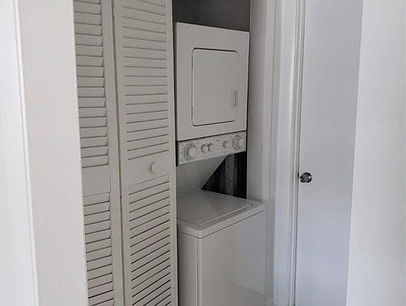 4th image of 4951 Wedgewood Way
