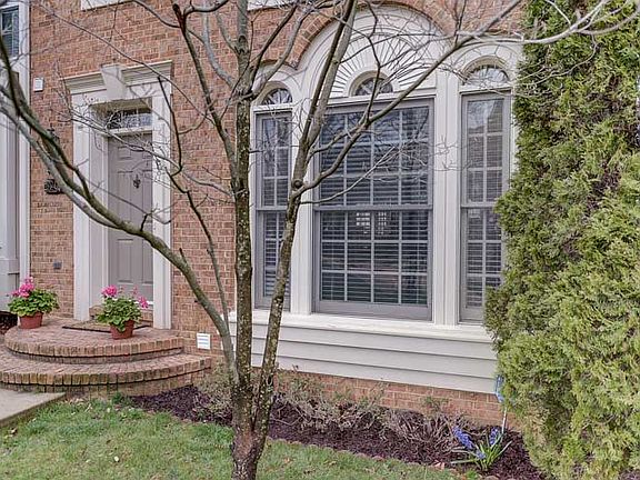 2nd image of 3900 Maximilian Ct