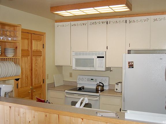 4th image of 976 Kirkwood Meadows Dr #21