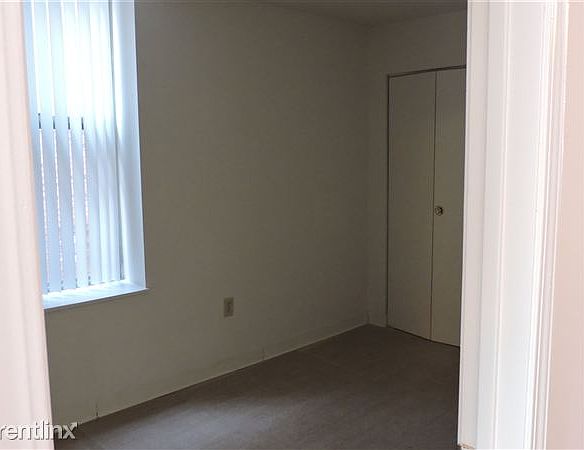 48 A SE 1st bedroom