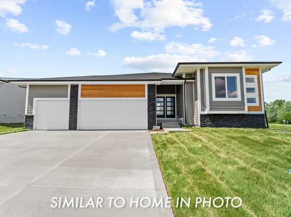 17815 Hickory Dr, Urbandale, IA 50323