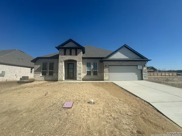 136 Katie Court, Castroville, TX 78253