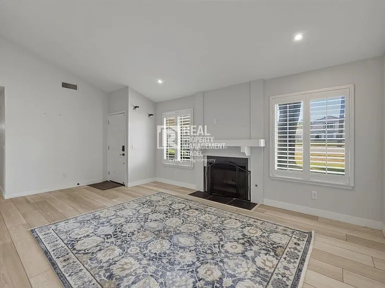 1027 E Palm Ave — Photo 20