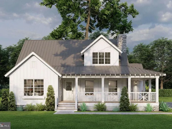 1047 Goodview Dr, Front Royal, VA 22630