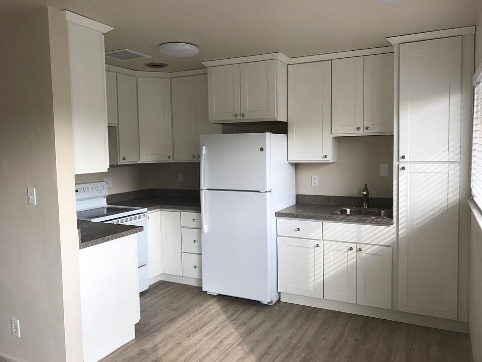 2nd image of 681 Walnut St