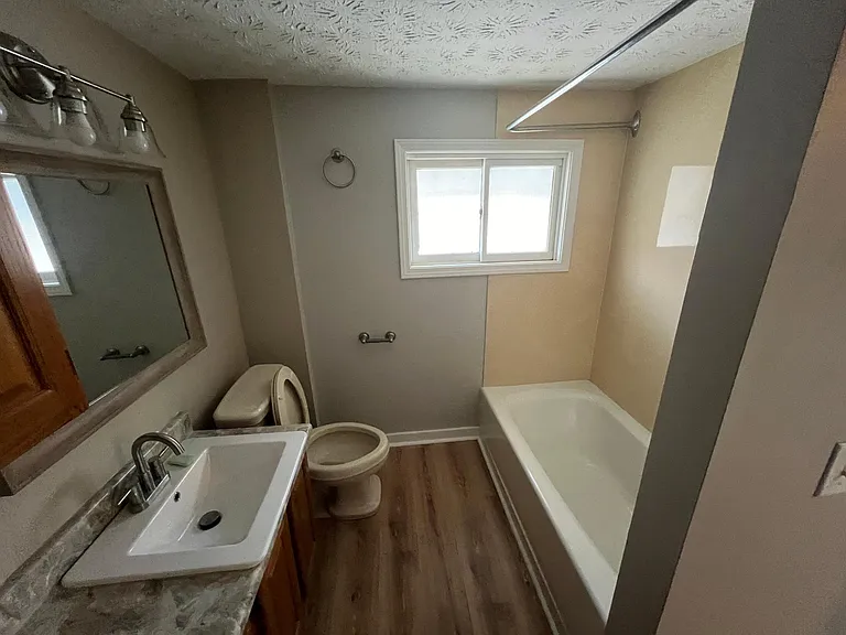 616 W Thornton St — Photo 5