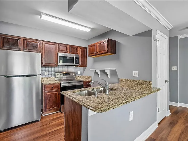 12123 Salemtown Dr — Photo 10