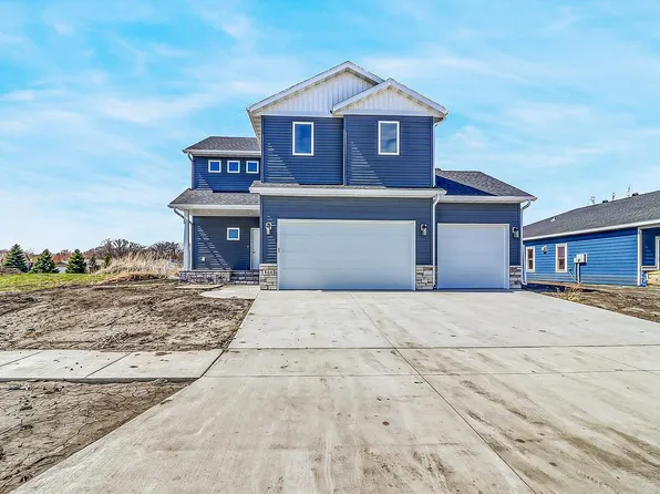 864 Harvest Cir, Horace, ND 58047