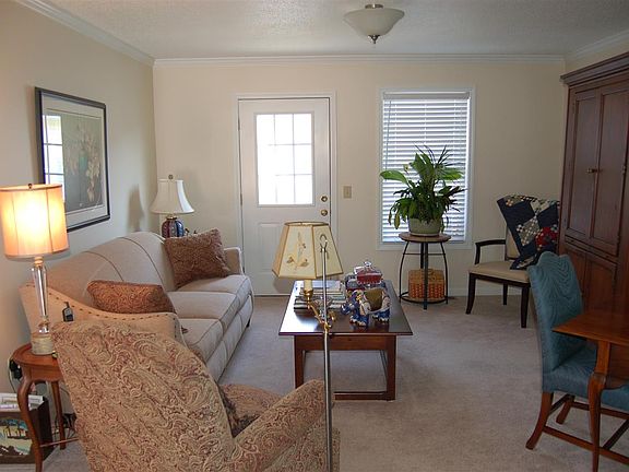 3rd image of 1224 Wexford Village Cres