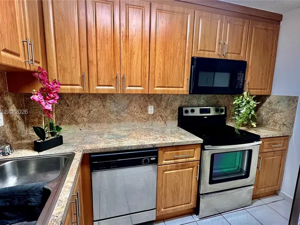 809 Twin Lakes Dr #32-A, Coral Springs, FL 33071