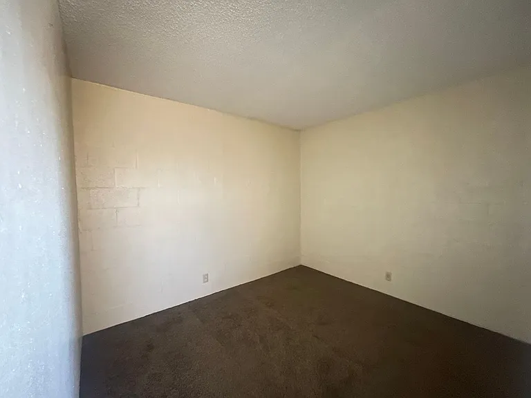 Valley Country Club Apartments — Photo 3