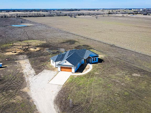 3rd image of 2415 Bucksnort Rd