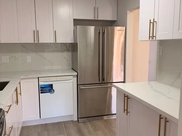 14 Chaucer Cres, Barrie, ON L4N 4T7