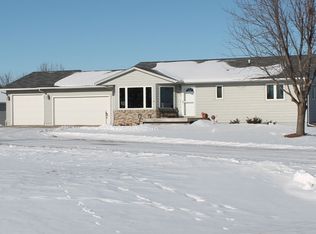 26693 Dayspring Cir, Hartford, SD 57033
