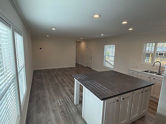 4th image of 3314 Bridges St #52