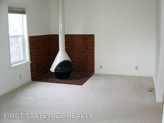 5th image of 2377 Woodland Ave