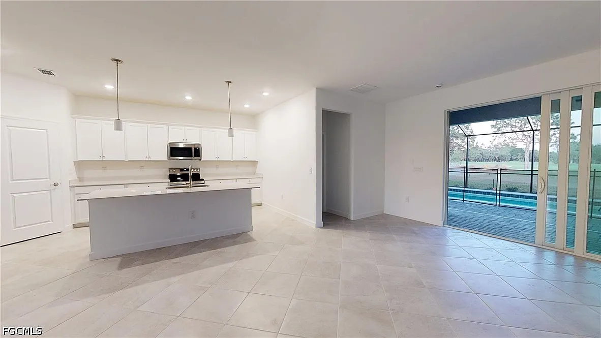4 bed, 3.0 bath, 2200 sqft, $2,475 — Photo 2