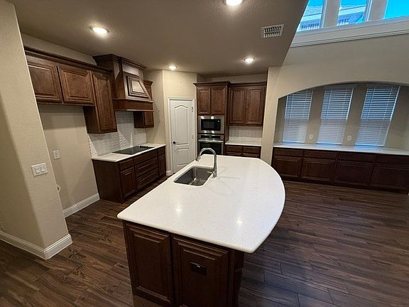 4th image of 504 Ridgewater Trl