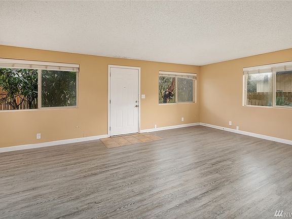 3rd image of 10533 Interlake Ave N