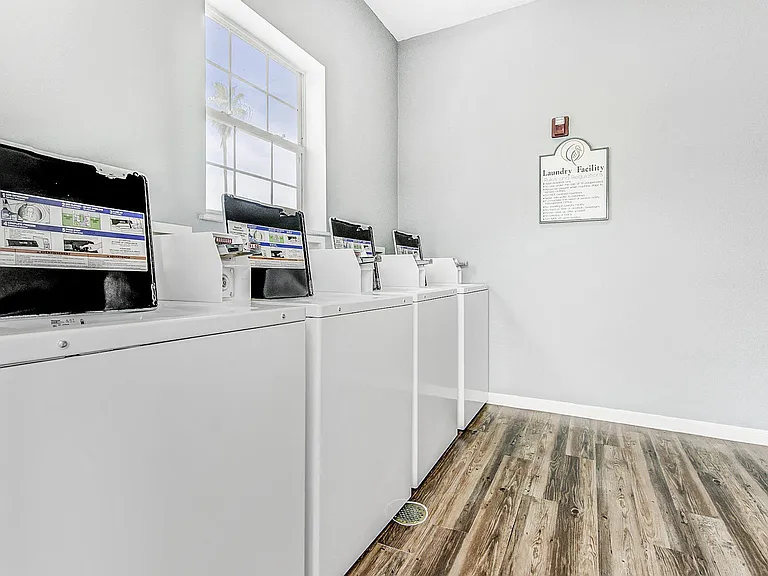 Charleston Place Apartments — Photo 18