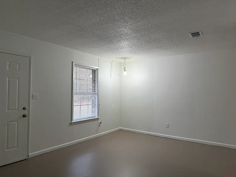 112 N Cox Ave #4 — Photo 12