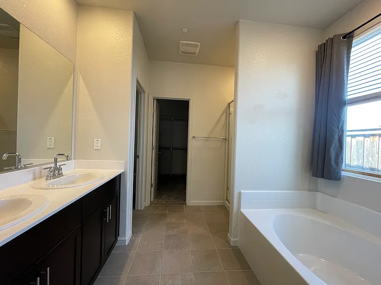 5032 Grasscreek Dr — Photo 16