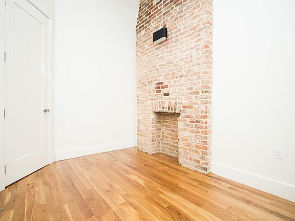 4th image of 193 Bedford Ave #52