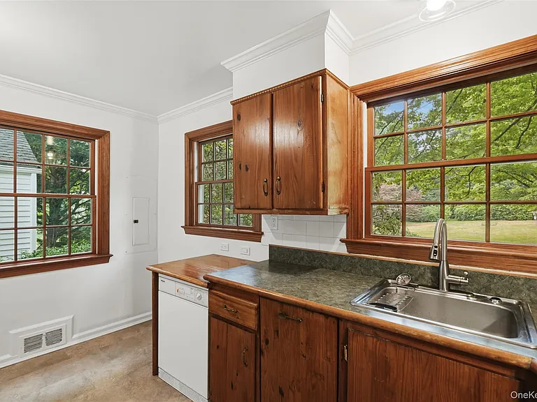 84 Pound Ridge Rd — Photo 8