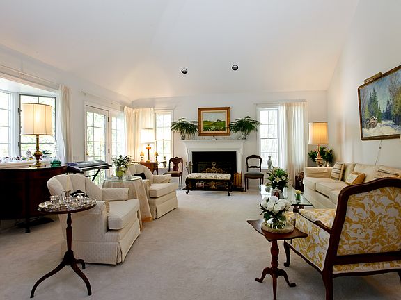 3rd image of 32 Brook Hills Cir #32